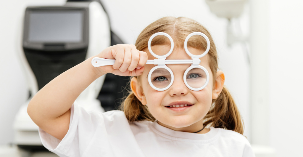Проверка зрения ребенка у офтальмолога