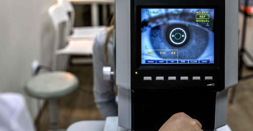 Диагностика зрения у детей в клинике: авторефрактометр без боли, советы от эксперта Lactoflorene®